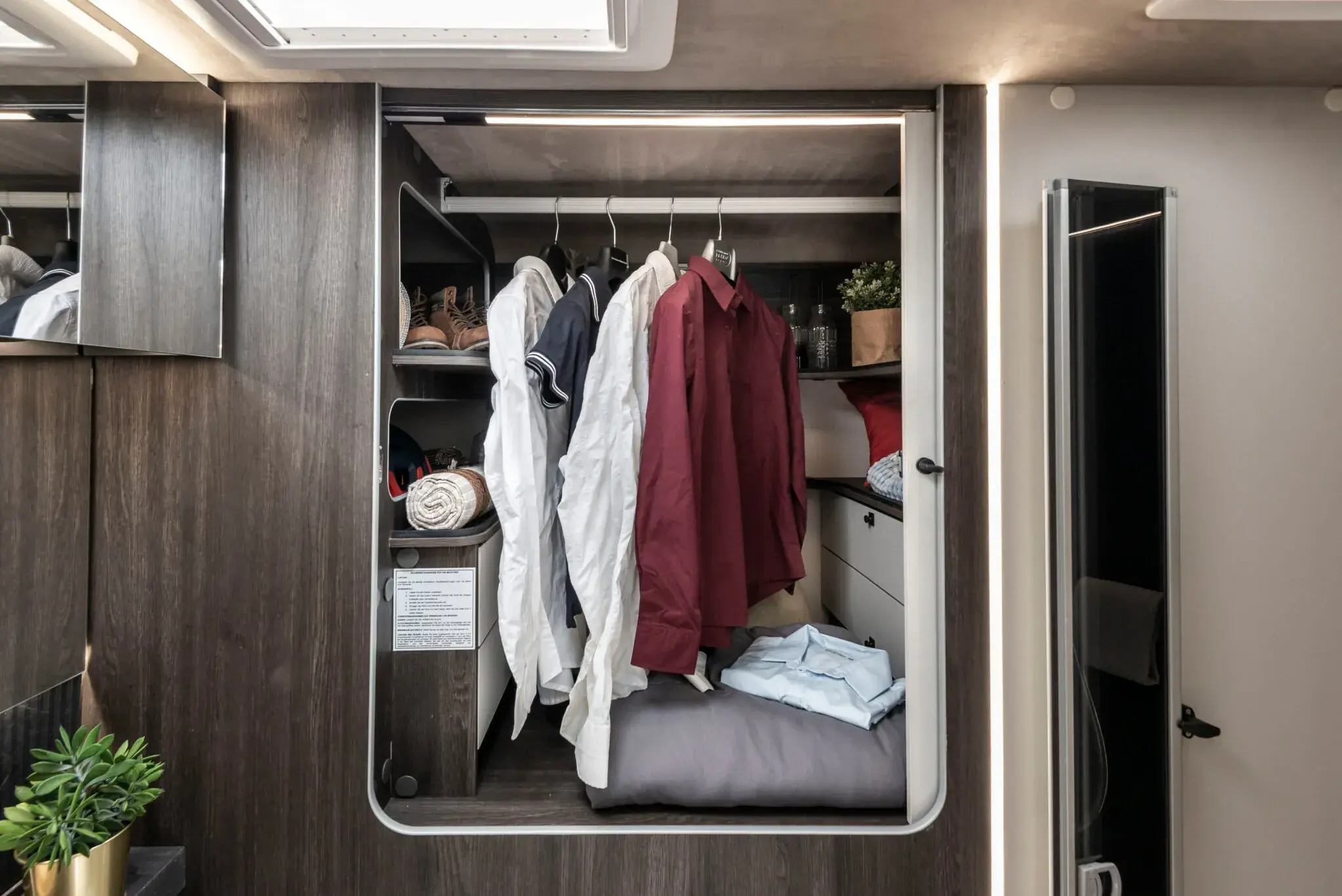 Mobilvetta Kea Kompact 55 Motorhome Storage Wardrobe