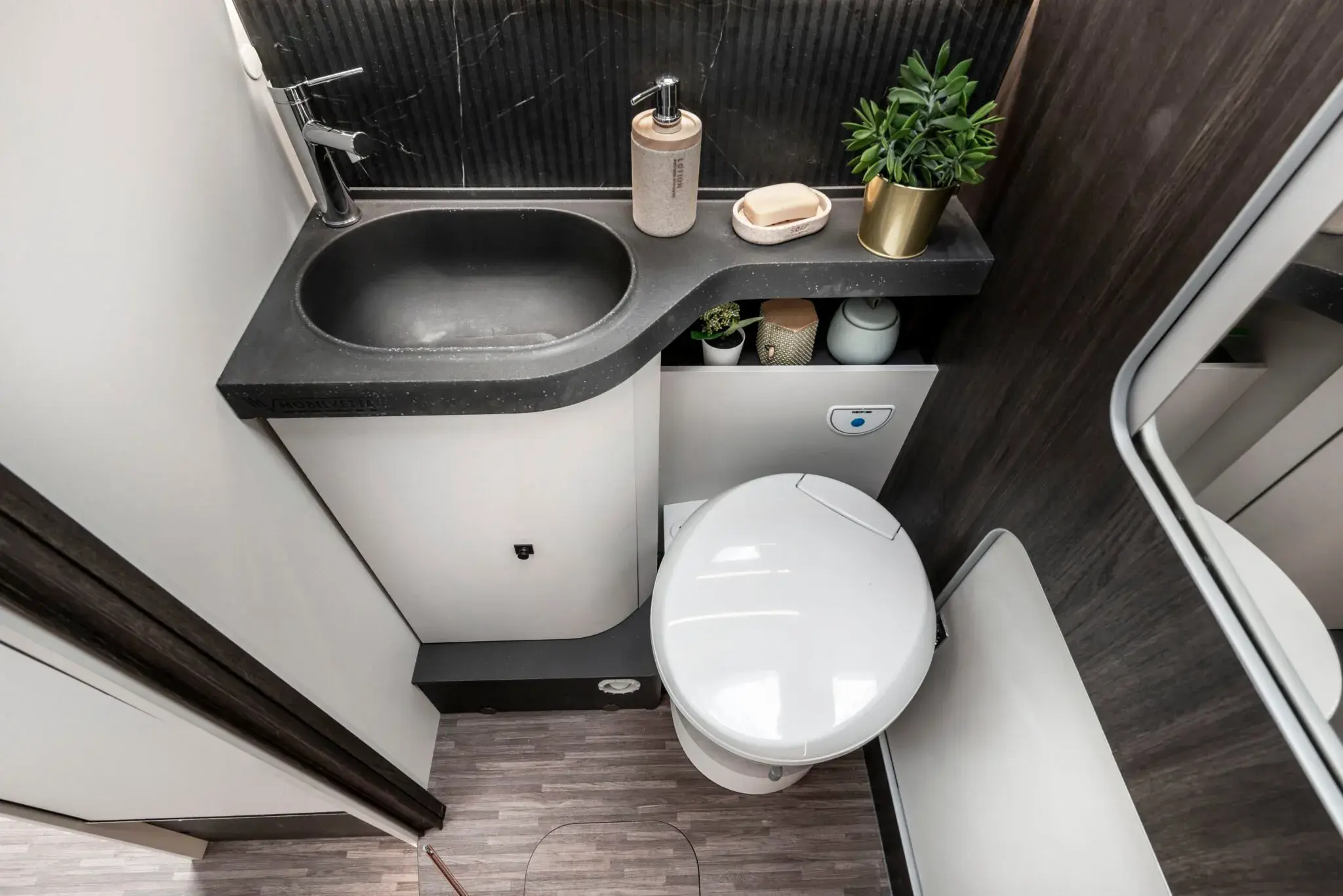 Mobilvetta Kea Kompact 55 Motorhome Bathroom