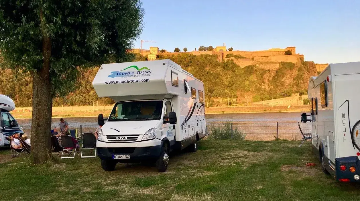 Manda Tours Hero