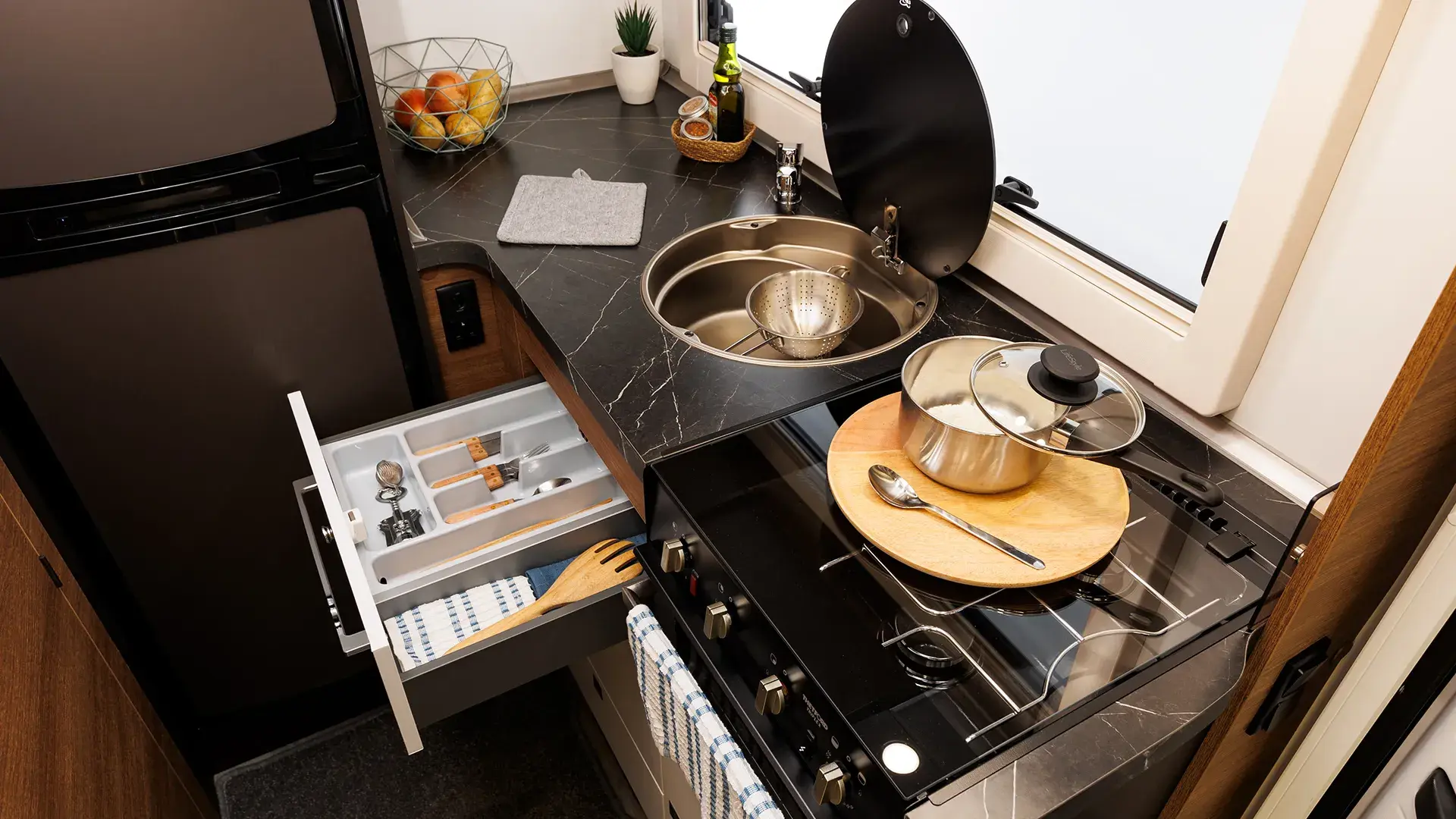 Tessoro 481 Kitchen