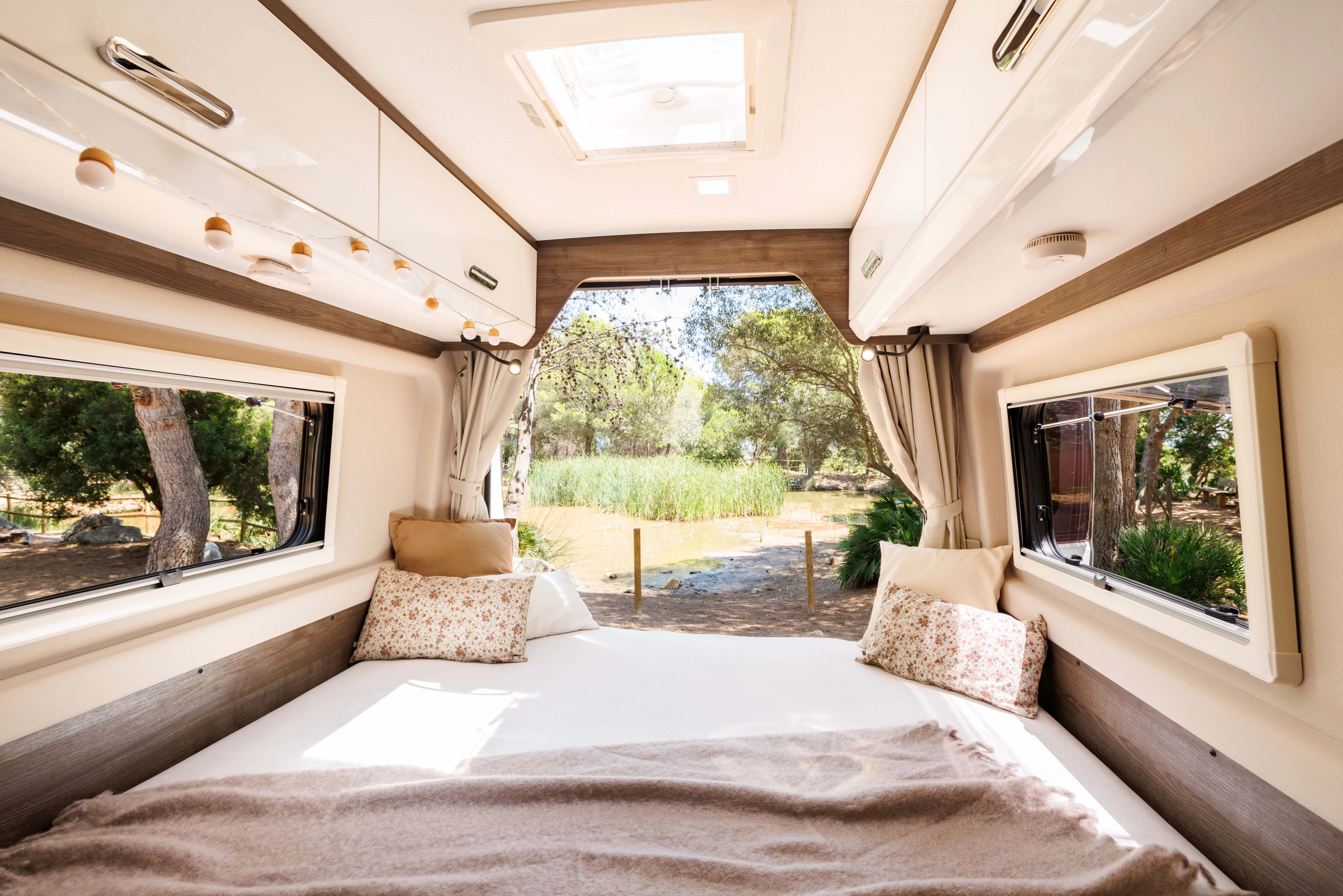 Benivan 122 Rear Bed 1