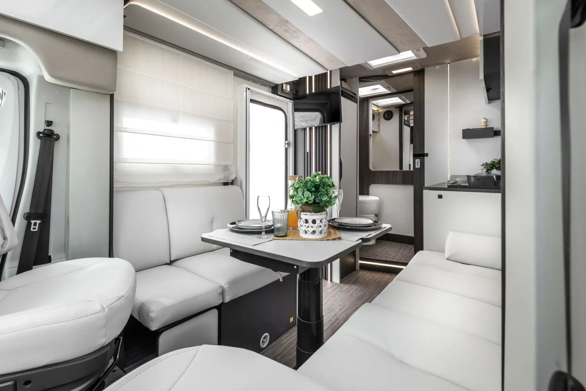 Mobilvetta Kea Kompact 55 Motorhome Interior Back Front