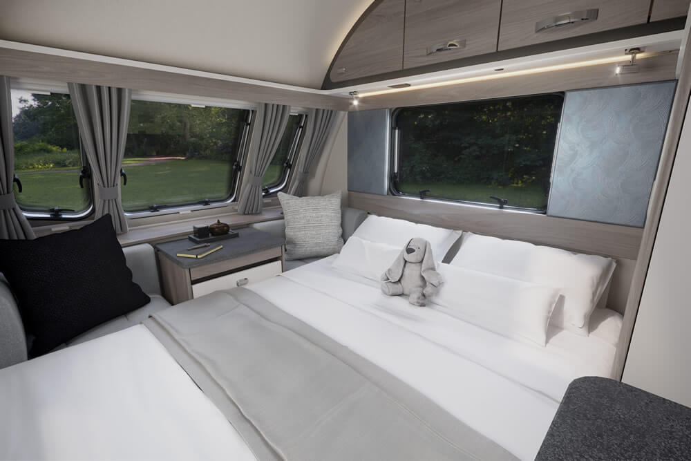 2026_challenger_390_front_lounge_bed_made_up.jpg