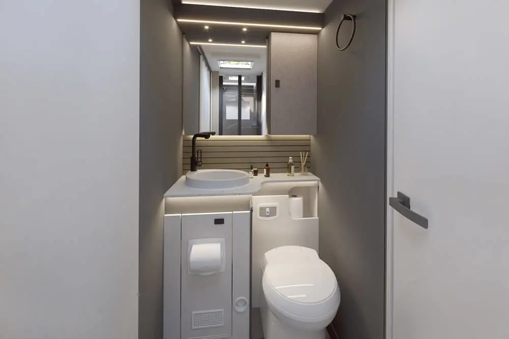 supreme_sl_washroom.webp