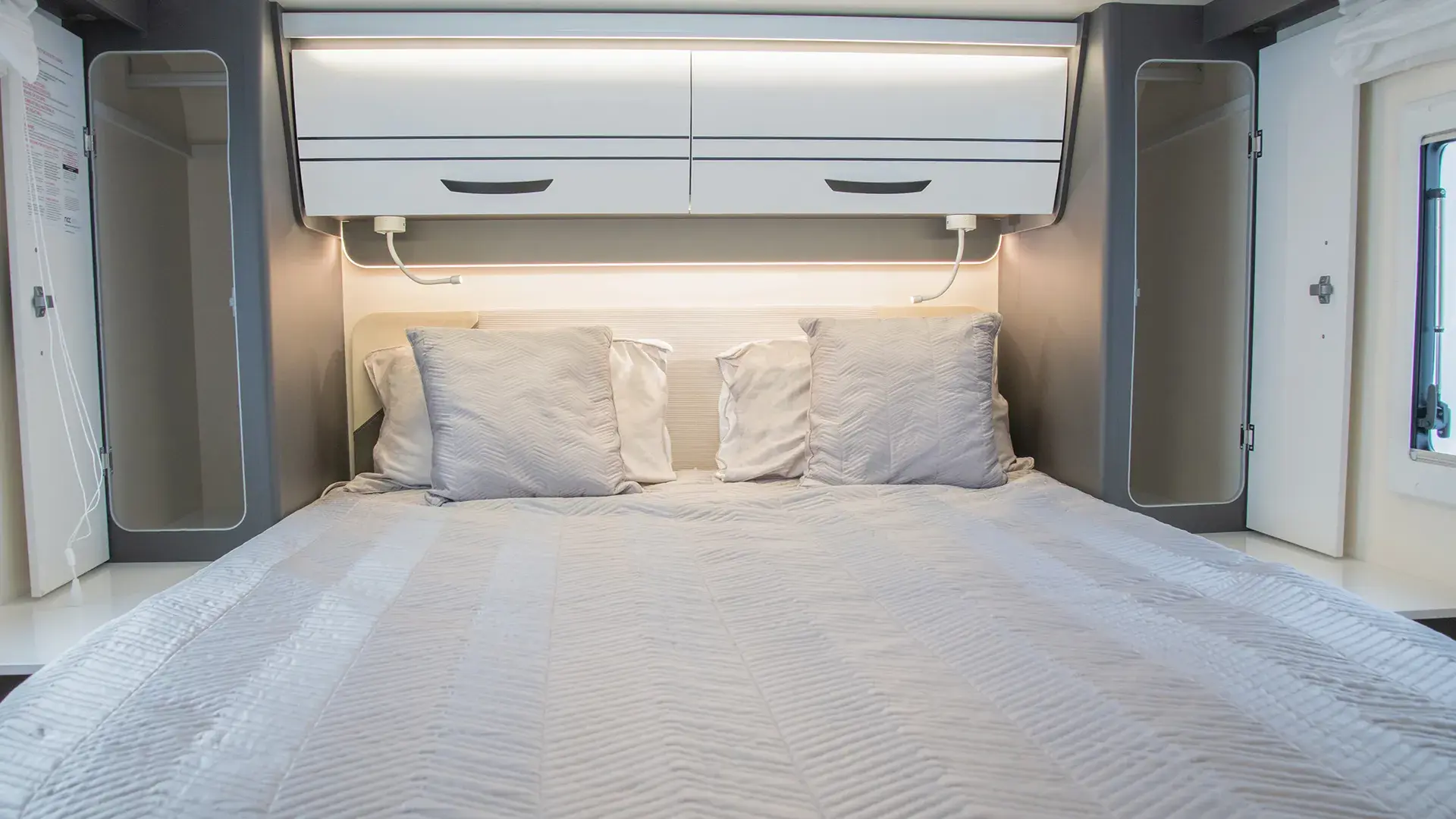 Mclouis 379 Islad Bed