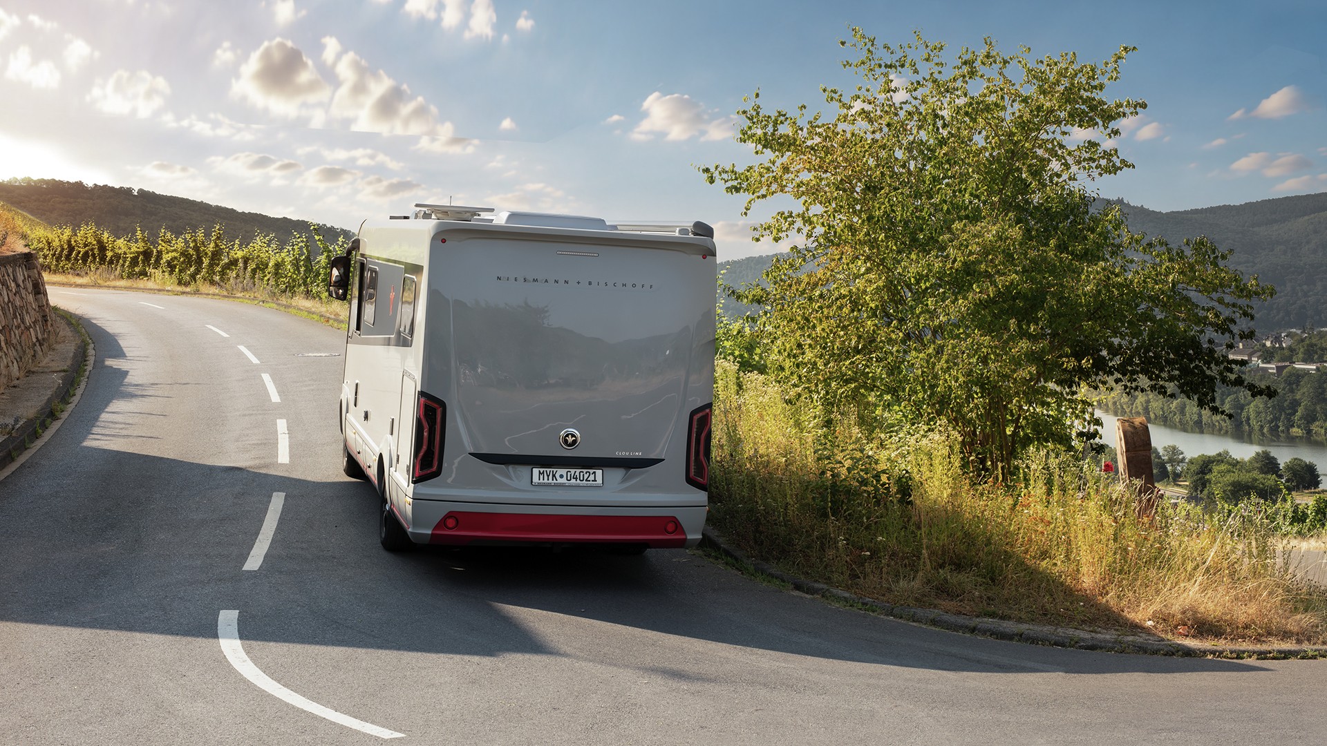 NIESMANN+BISCHOFF-iSmove-The-new-iSmove-Model-Year-2027-on-the-road-Rear-view.jpg