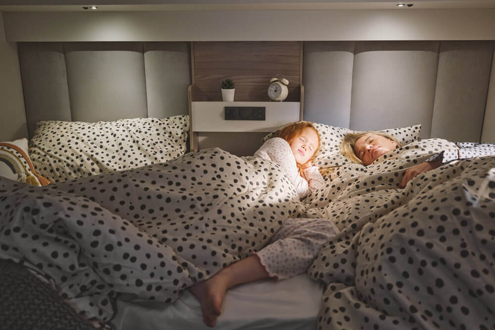 voyager-584-bedroom.jpg