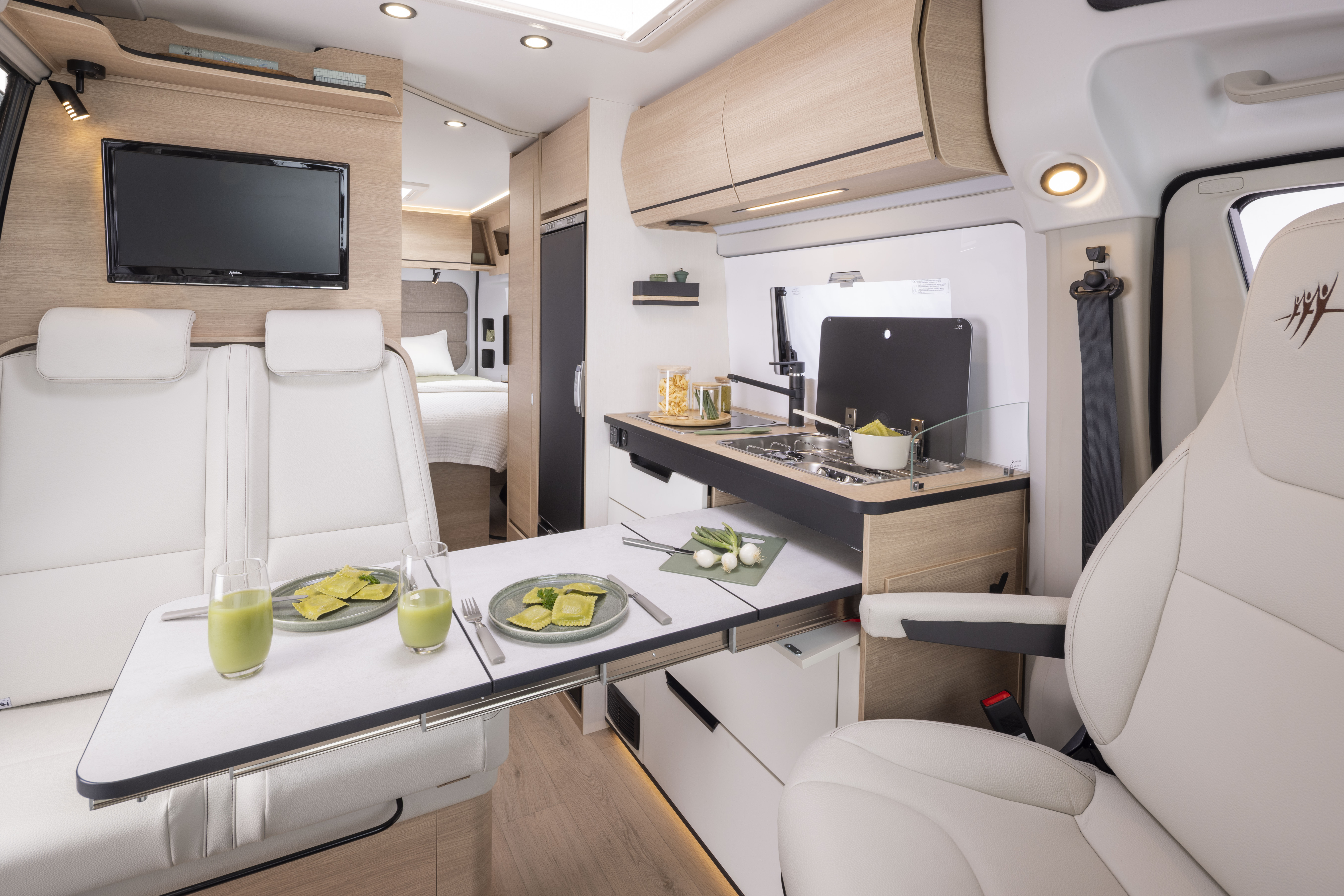 PAGE 8_V64_ESPACE CUISINE +SALON5037.JPG