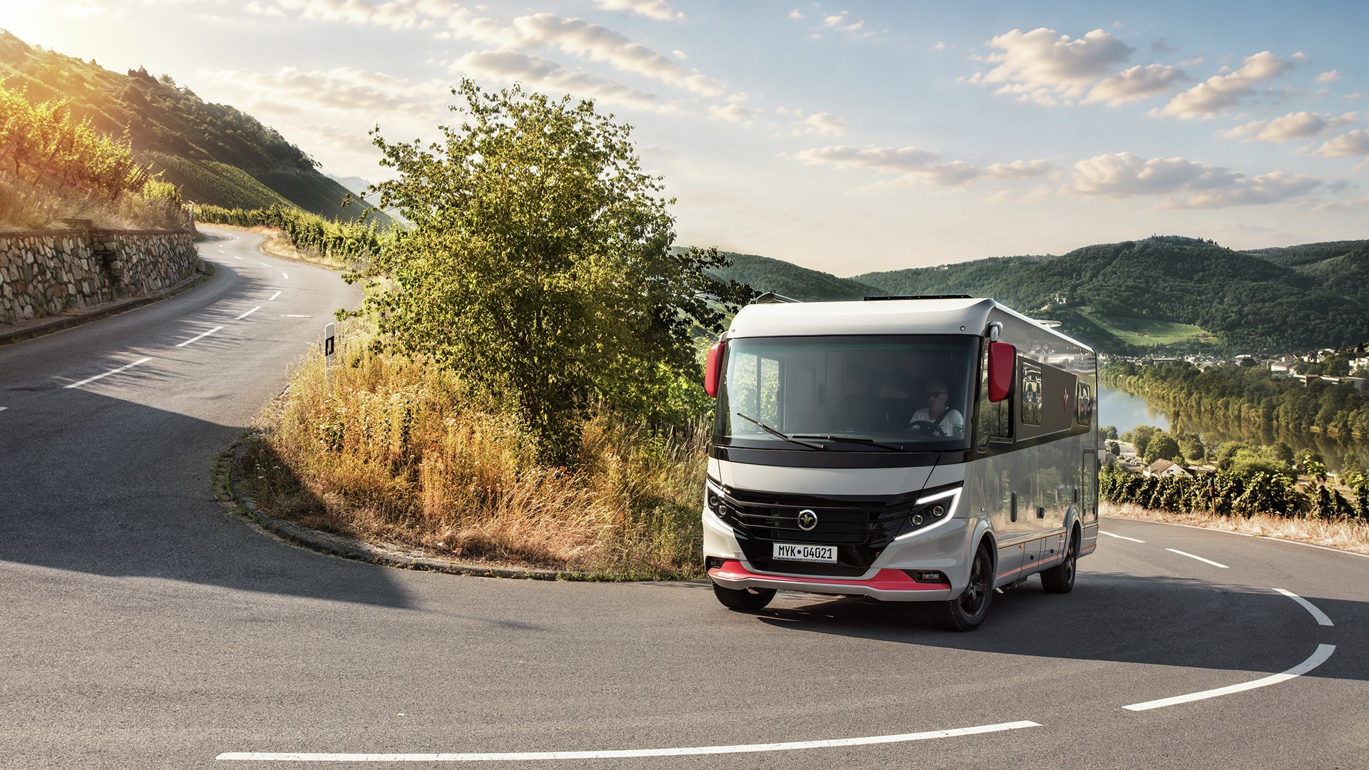 NIESMANN+BISCHOFF-iSmove-The-new-iSmove-Model-Year-2027-on-the-road-Three-quarter-front-view.jpg
