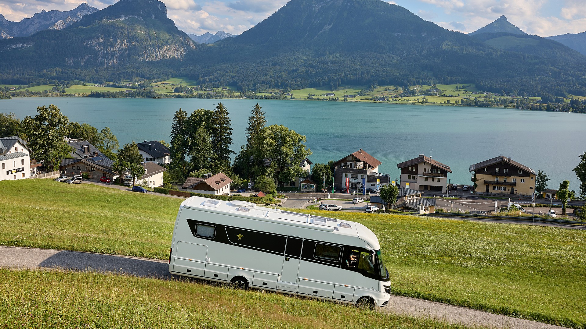 NIESMANN+BISCHOFF-Flair-Mit-dem-Wohnmobil-unterwegs-in-den-Urlaub.jpg