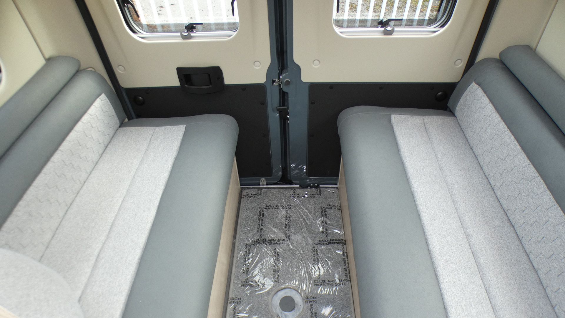 NEW-2027-AUTO-TRAIL-EXPEDITION-67 (14).jpg