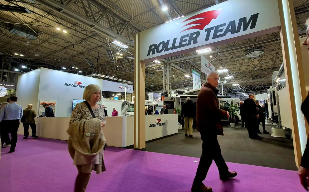 Roller Team Stand Brand 2