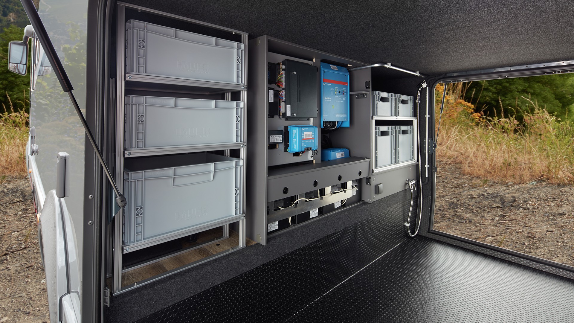 NIESMANN+BISCHOFF-iSmove-Rear-garage-technology-and-storage-optimally-arranged.jpg