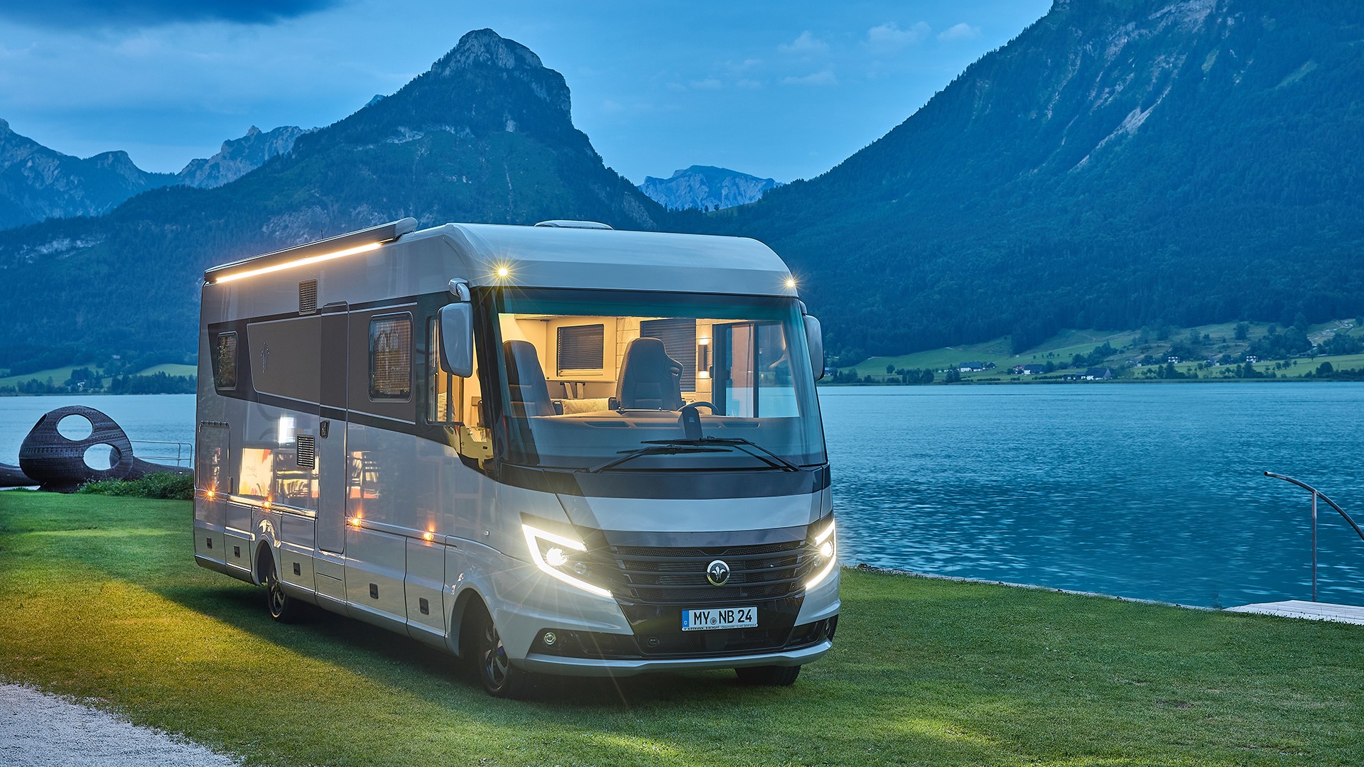 NIESMANN+BISCHOFF-Flair-am-Wolfgangsee-bei-Nacht.jpg